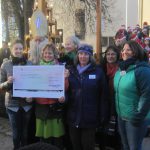 Der Weihnachtsmarkt lockt tausende Besucher an die 74 Stände. Der Weihnachtsmarkt lockt tausende Besucher an die 74 Stände.